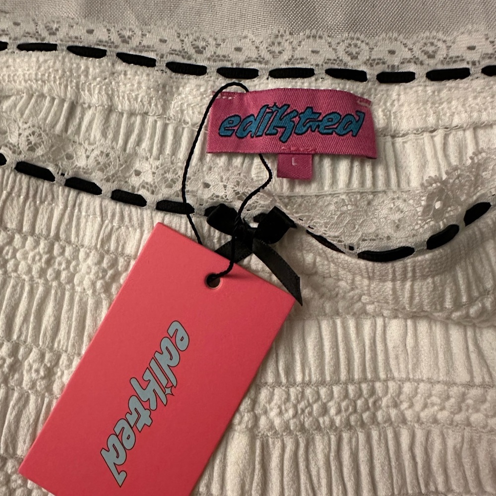 Edikted Lenny Lacey textured micro shorts white size large NWT - Picture 3 of 5